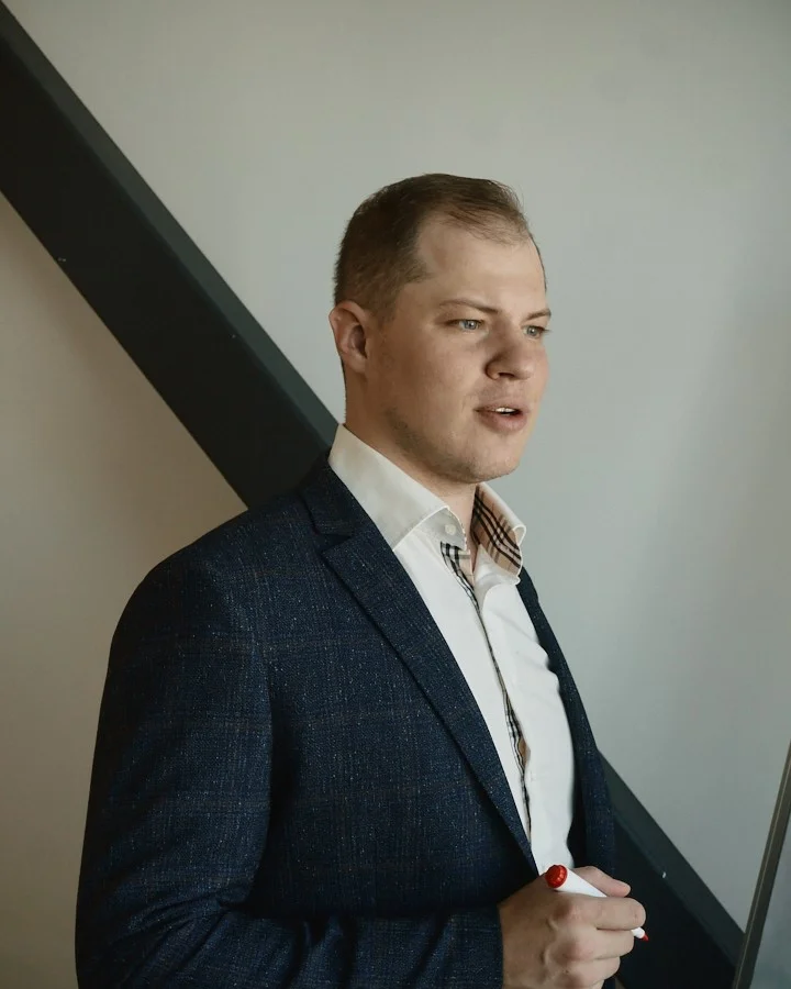 Дмитрий Микрюков — Преподаватель курса